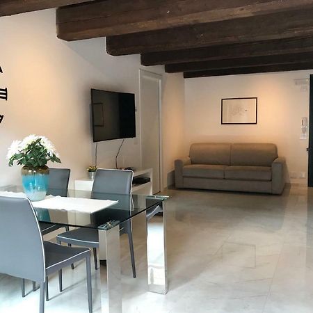 Moderno Affaccio Su Via Mazzini Apartment Ferrara Bagian luar foto