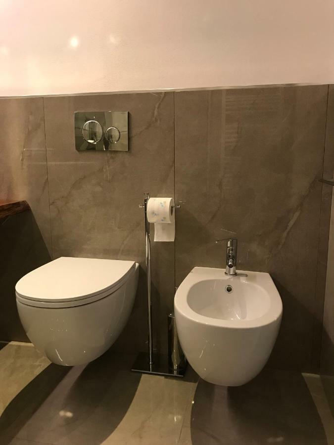 Moderno Affaccio Su Via Mazzini Apartment Ferrara Bagian luar foto