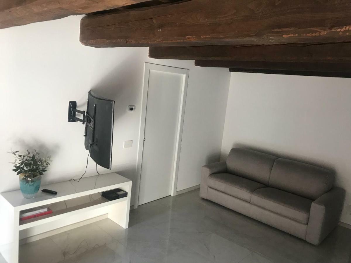 Moderno Affaccio Su Via Mazzini Apartment Ferrara Bagian luar foto