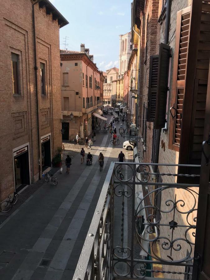 Moderno Affaccio Su Via Mazzini Apartment Ferrara Bagian luar foto