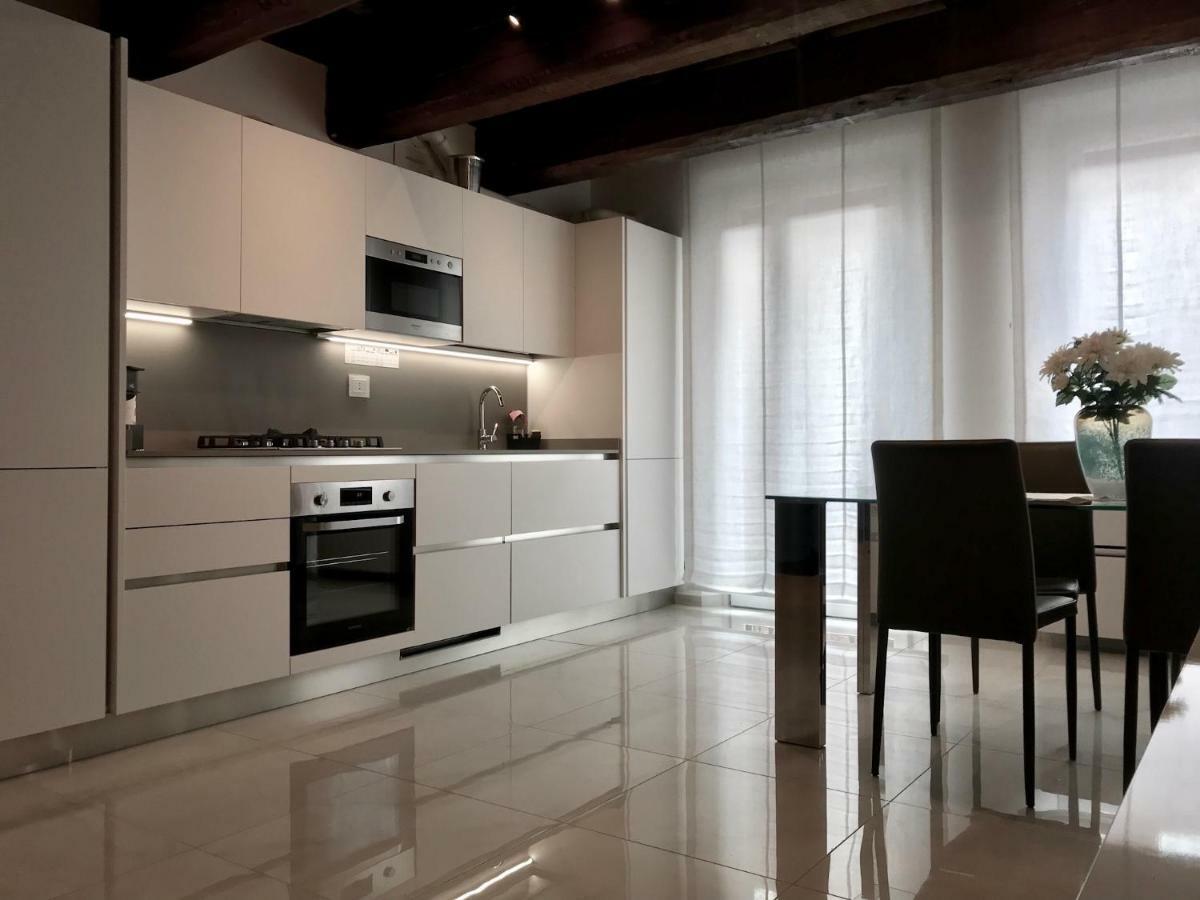 Moderno Affaccio Su Via Mazzini Apartment Ferrara Bagian luar foto