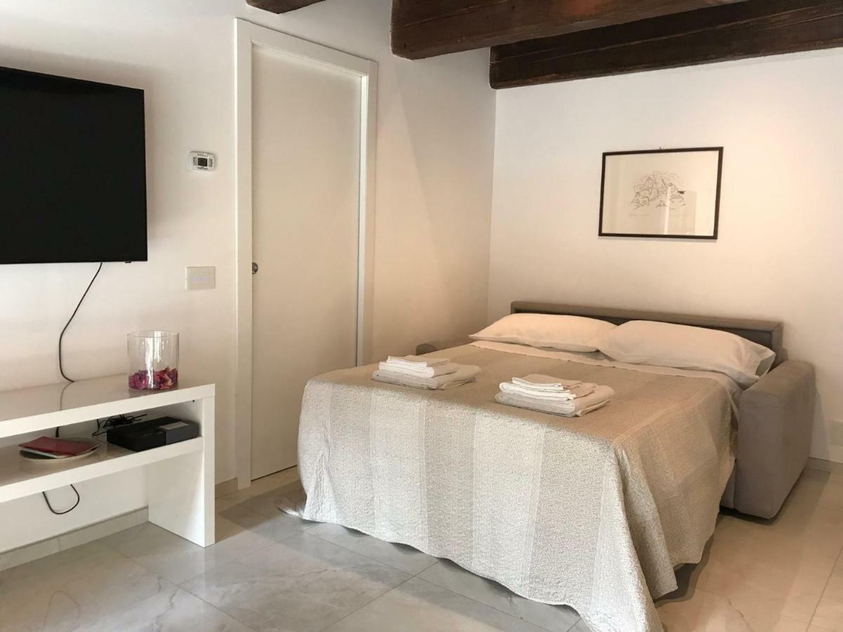 Moderno Affaccio Su Via Mazzini Apartment Ferrara Bagian luar foto