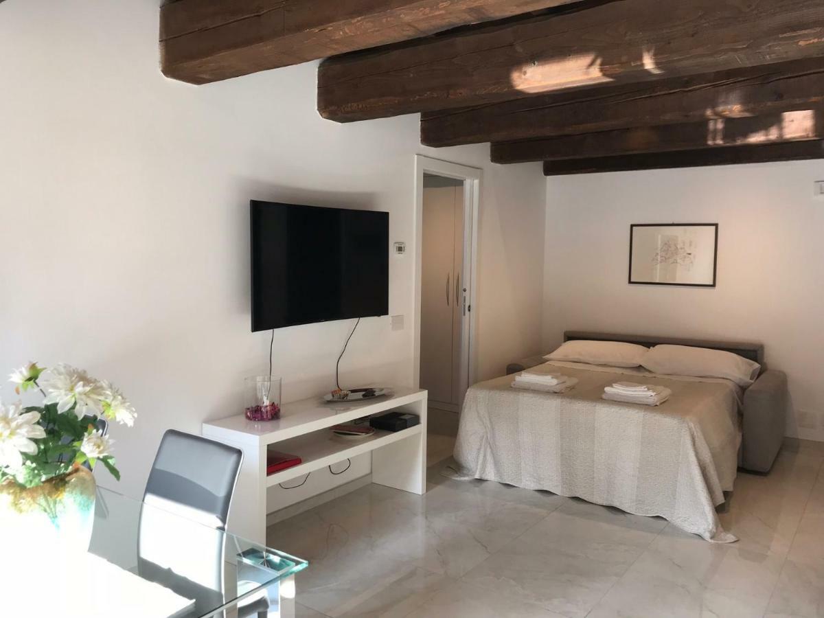 Moderno Affaccio Su Via Mazzini Apartment Ferrara Bagian luar foto