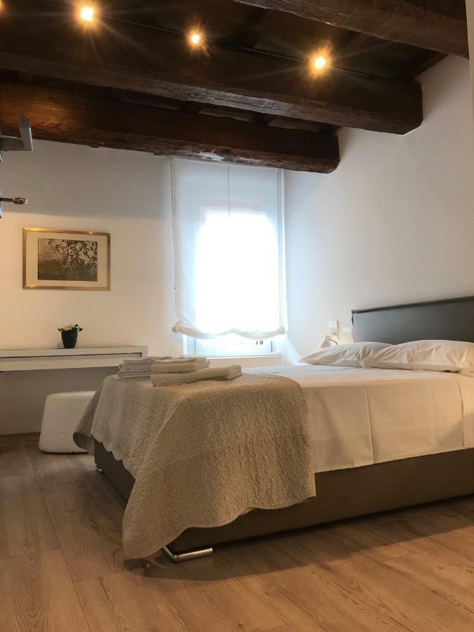 Moderno Affaccio Su Via Mazzini Apartment Ferrara Bagian luar foto